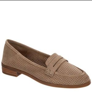New Lucky Brand Caylon tan suede loafers size 6